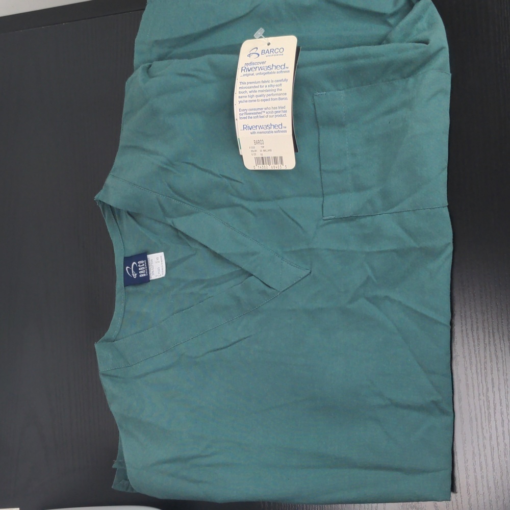 Barco Uniforms Scrub Top V Neck in Mallard Green XS
